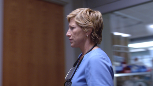 Nurse.Jackie.S02E01.2010.BluRay.1080p.REMUX.AVC.DTS-HDMA7.1-CHD.mkv_20240830_124752.695.png