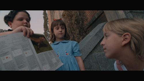 Matilda.1996.2160p.UHD.BluRay.REMUX.HEVC.DoVi.HDR.TrueHD7.1-CHD.mkv_20240908_140011.210.png