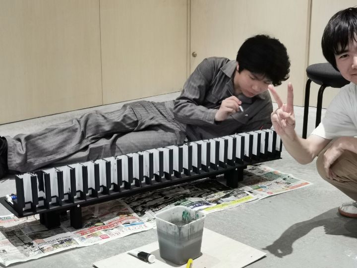 看起来他玩得很开心